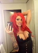 Jodie Marsh bat cleavage