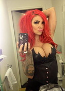 Jodie Marsh bat cleavage