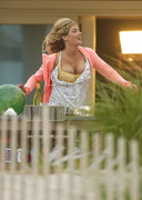 Kate Upton bouncy cleavage