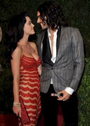 Katy Perry brings the cleavage