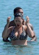 Kelly Brook wet in a bikini