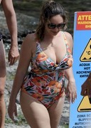 Kelly Brook is busty in a swimsuit