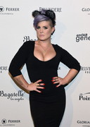 Kelly Osbourne cleavage