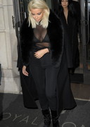Kim Kardashian goes blonde