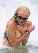 Lindsay Lohan nip slip