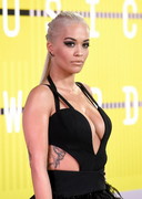 Rita Ora mega cleavage