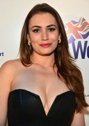 Sophie Simmons cleavage