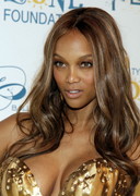 Tyra Banks cleavage