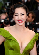 Zhang Yuqi cleavage
