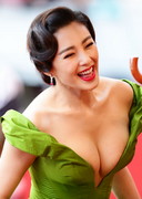 Zhang Yuqi cleavage