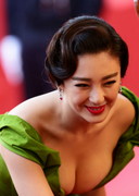 Zhang Yuqi cleavage