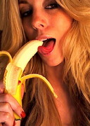 xoGisele eats a banana