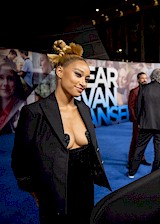 Amandla Stenberg cleavage