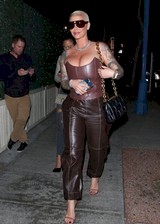 Amber Rose cleavage