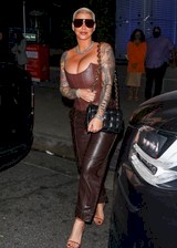 Amber Rose cleavage