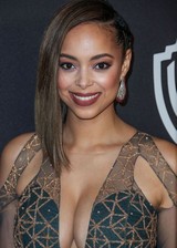 Amber Stevens West cleavage