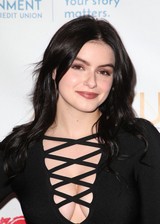 Ariel Winter cleavage