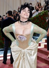 Billie Eilish big boobs at 2022 Met Gala