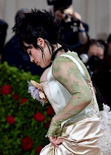 Billie Eilish big boobs at 2022 Met Gala