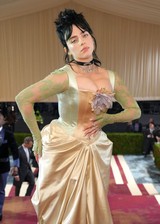 Billie Eilish big boobs at 2022 Met Gala