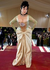 Billie Eilish big boobs at 2022 Met Gala