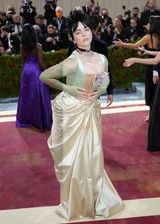 Billie Eilish big boobs at 2022 Met Gala