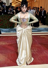 Billie Eilish big boobs at 2022 Met Gala