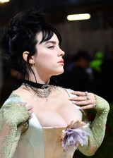 Billie Eilish big boobs at 2022 Met Gala