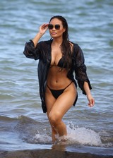 Curvy Asian babe in a bikini