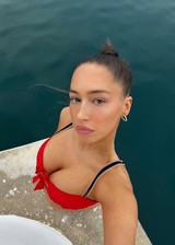 Elsie Hewitt bikini boobs