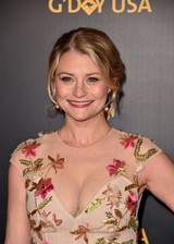 Emilie De Ravin cleavage