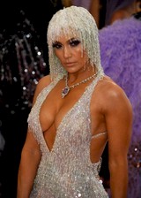 Jennifer Lopez cleavage