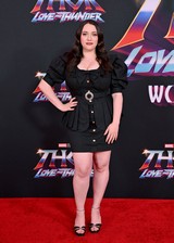 Kat Dennings curvy on the red carpet