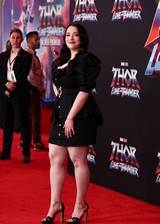 Kat Dennings curvy on the red carpet