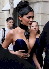 Kylie Jenner big boob cleavage