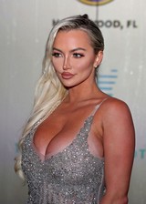 Lindsey Pelas cleavage