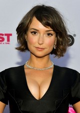 Milana Vayntrub cleavage