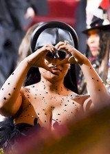 Nicki Minaj big boob cleavage