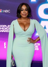 Niecy Nash big tit cleavage