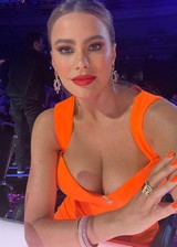 Sofia Vergara big boob cleavage