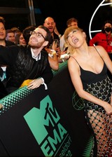 Taylor Swift tits at MTV EMA