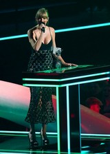 Taylor Swift tits at MTV EMA