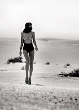Nude babe in the desert