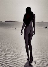 Nude babe in the desert