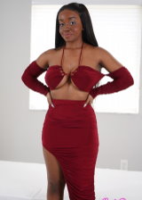 Bombshell Ebony With Beautiful Tits Showing Her Shaved Pussy