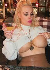 Nicole Coco Austin Flashing Her Big Tits In A Bar