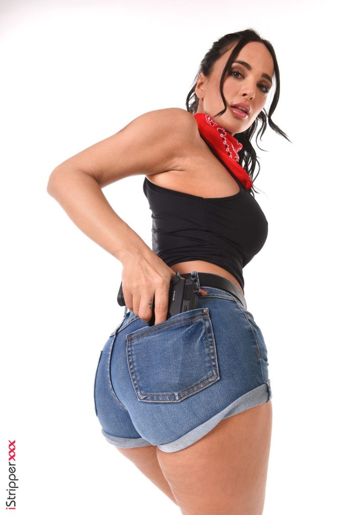 Sexy Latina babe showing off her ass in denim shorts