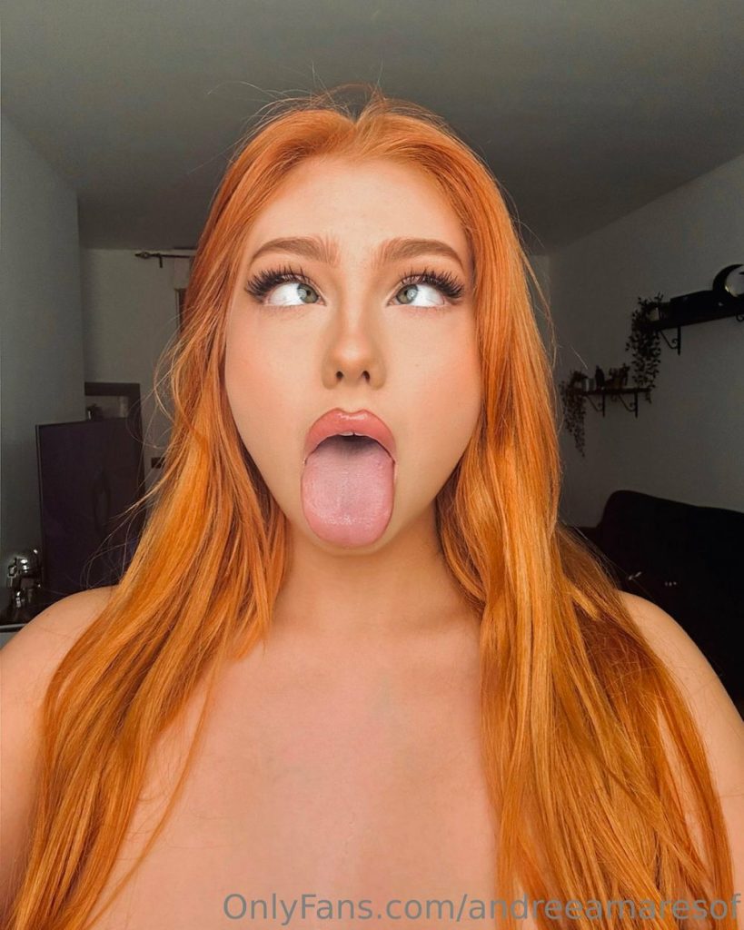 Pretty redhead does ahegao