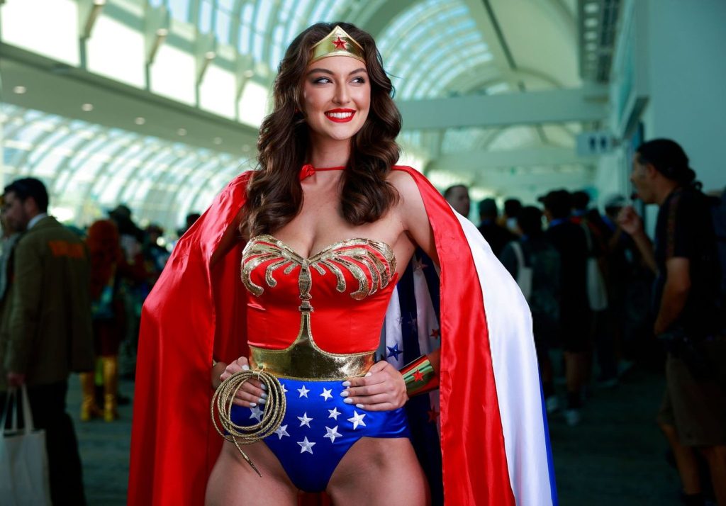 Rachel Pizzolato cosplay as Wonder Woman at Comic Con