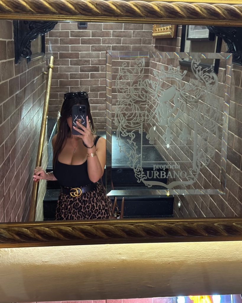 Big boob girl snapping a selfie in the mirror